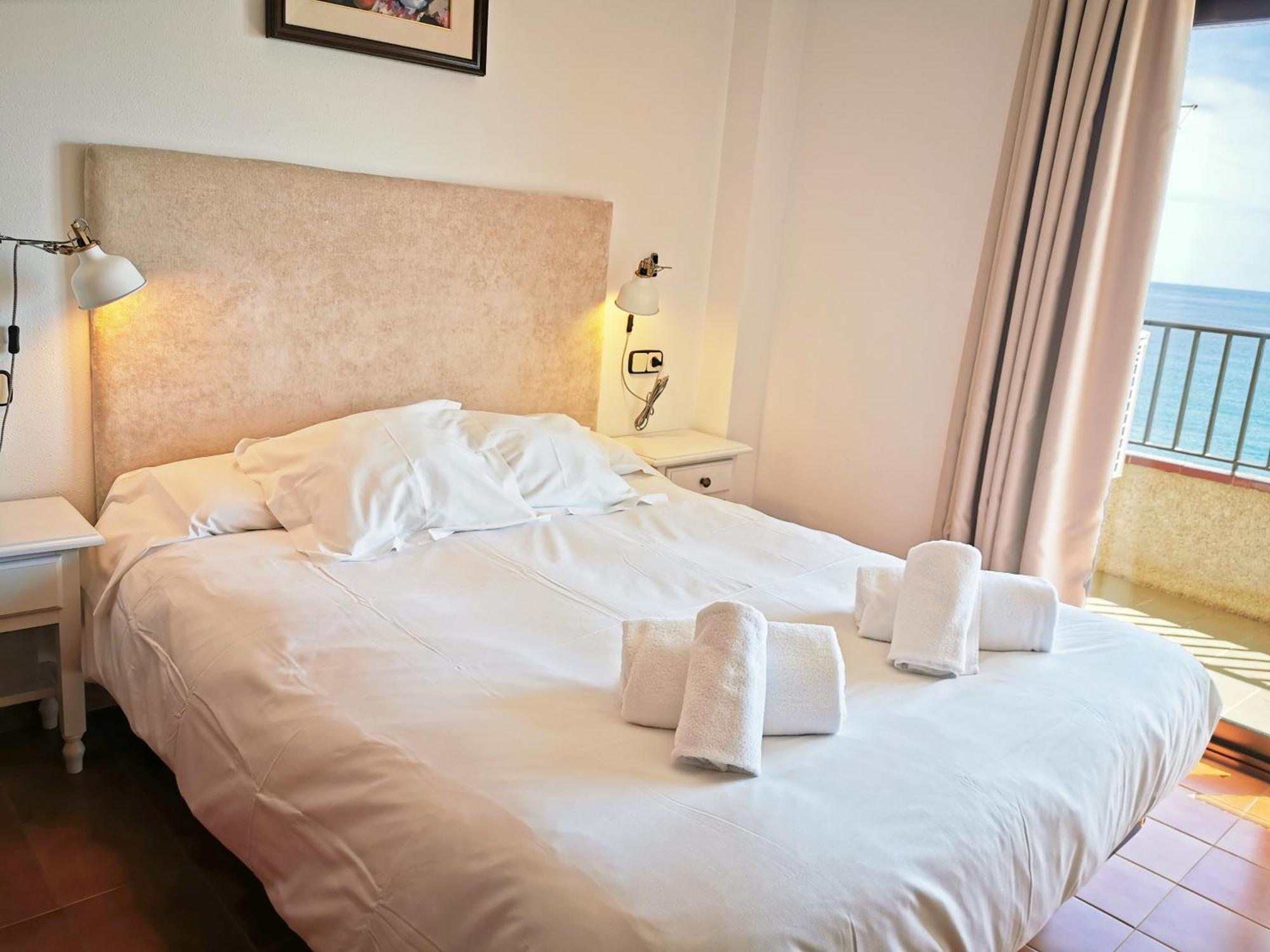 Apartaments Primera Linea Torre Valentina Сан Антони де Калоне Стая снимка