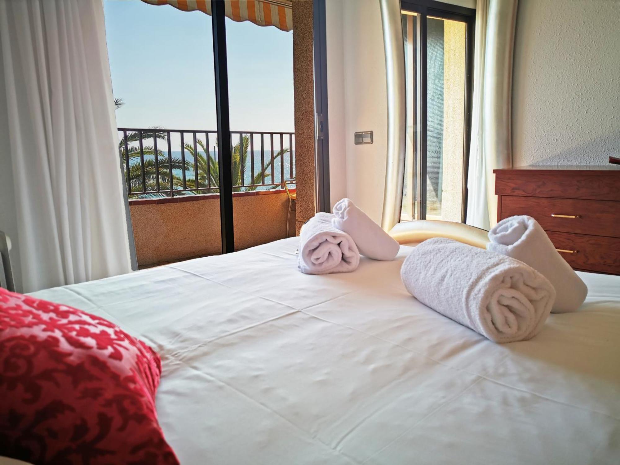 Apartaments Primera Linea Torre Valentina Сан Антони де Калоне Стая снимка